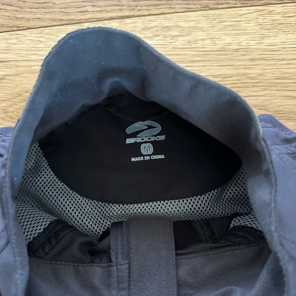 Brooks Running Jacket men’s medium - Picture 4 of 5